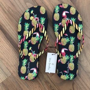 NWT Vera Bradley Toucan Party flip flops sz. Large